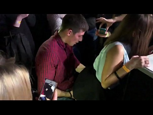 ❤️ Ngono ya kweli katika kilabu cha usiku cha Urusi. Msichana wa miaka 18 wa Kirusi kwenye njia ya haja kubwa na uke alijifunga kwenye klabu ya usiku Pono ❌